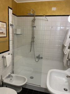 Mercure Milano Centro Bathroom